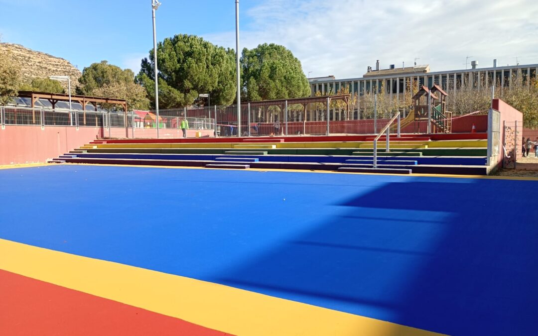 Nueva pista multideporte para el centro educativo: pavimento seguro y duradero